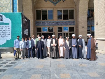 تصاویر/ بازدید طلاب پژوهشگر حوزه علمیه استان قزوین به همراه معاونین پژوهش از نمایشگاه بین المللی کتاب