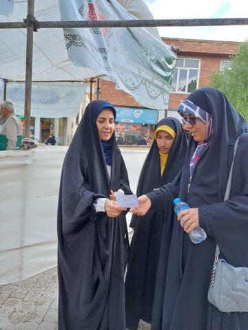 برپایی غرفه پذیرش حوزه علمیه خواهران اردبیل