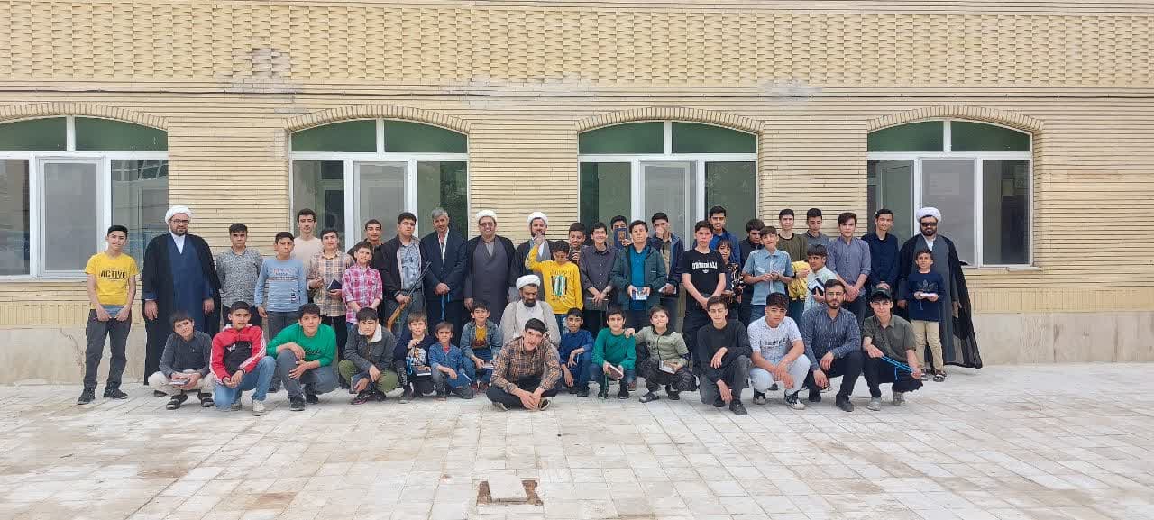 تصاویر/ حضور دانش آموزان در مدرسه علمیه حضرت رسول اکرم (ص) تکاب