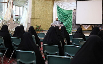 تصاویر/ دوره آموزشی «طلبگی و رسانه‌های مُدرن» با رویکرد متاورس و هوش مصنوعی در حوزه علمیه بانو امین تهران