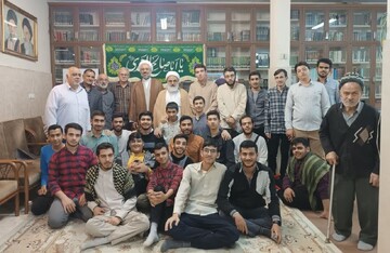 تصاویر / دیدار مدیر، اساتید و طلاب مدرسه علمیه شیخ الاسلام با خانواده شهید باریک بین