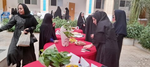 تصاویر/برگزاری جشنواره غذای سالم در مدرسه علمیه فاطمة الزهرا (س) ساوه