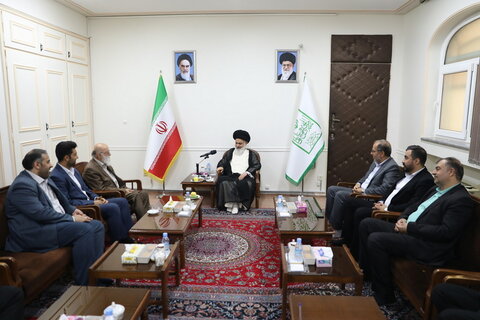 دیدار مهندس چمران رئیس شورای شهر تهران با آیت الله حسینی بوشهری