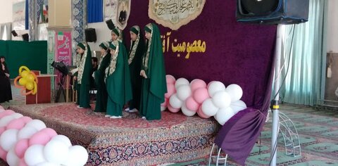 تصاویر/حضور طلاب و کادر مدرسه علمیه الهیه ساوه در مراسم جشن معصومیت آفتاب