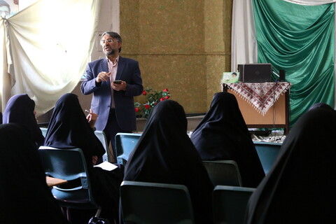 تصاویر/ دوره آموزشی «طلبگی و رسانه‌های مُدرن» با رویکرد متاورس و هوش مصنوعی در حوزه علمیه بانو امین تهران