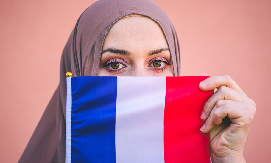 فرار مغزها از فرانسه به جرم نژادی و مسلمان بودن