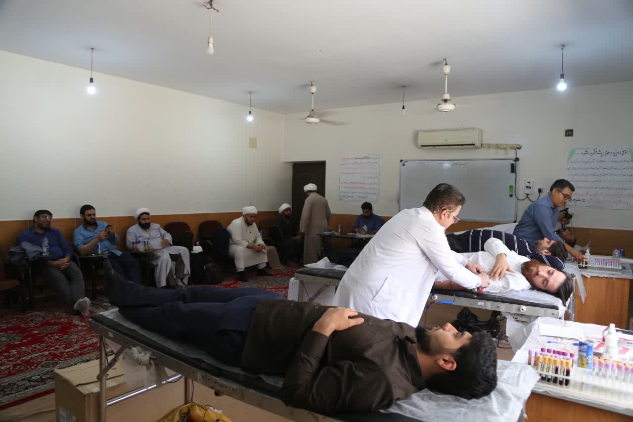 تصاویر/ اجرای پویش اهدای خون – اهدای زندگی در مدرسه علمیه امام خمینی(ره) اهواز