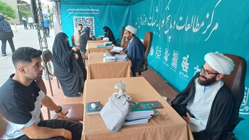 پاسخگویی به بیش از ۱۰۰۰ سؤال و شبهه در نمایشگاه سی و پنجم کتاب + عکس