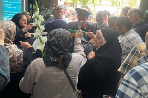 تصاویر/ آئین استقبال از پرچم متبرک حرم امام رضا(ع) در بیمارستان حکیم کرمانشاه
