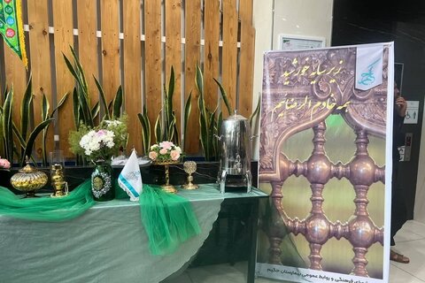 تصاویر/ آئین استقبال از پرچم متبرک حرم امام رضا(ع) در بیمارستان حکیم کرمانشاه