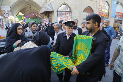 تصاویر / چهار پایه خوانی در بازاربزرگ قم به مناسبت ولادت علی بن موسی الرضا (ع)