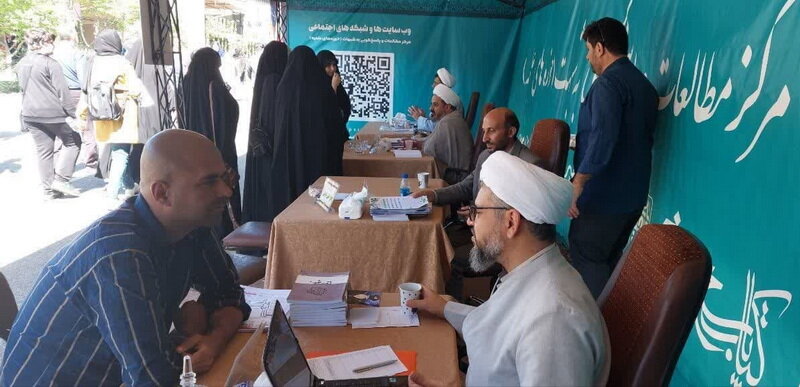 پاسخگویی به بیش از ۱۰۰۰ سؤال و شبهه در سیوپنجمین نمایشگاه کتاب