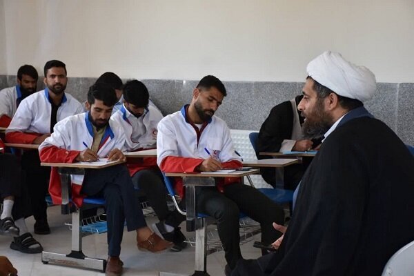 اولین دوره آموزشی کانون طلاب هلال احمر در کرمان برگزار شد