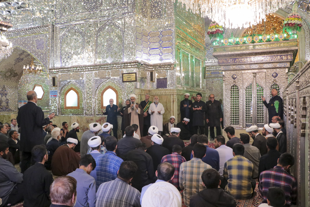 تصاویر| مراسم غبارروبی ضریح مطهر احمد بن موسی(ع) توسط مسئول، مدیر، اساتید و طلاب منصوریه و بنیاد مهدویت فارس