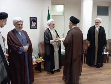 «ایزدهی» دبیر بیست و ششمین همایش کتاب سال حوزه شد