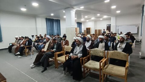 تصاویر/ نشست سواد رسانه ای در مدرسه علمیه امام خمینی (ره) خوی