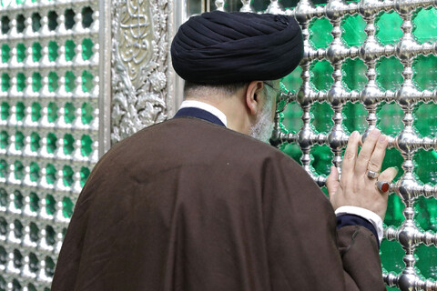 تصاویری از شهید حجت الاسلام والمسلمین سید ابراهیم رئیسی در مراسم غبارروبی حرم مطهر رضوی