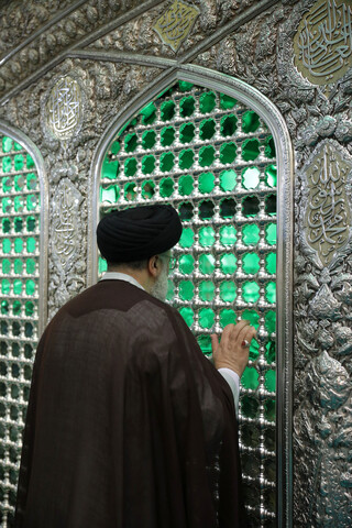 تصاویری از شهید حجت الاسلام والمسلمین سید ابراهیم رئیسی در مراسم غبارروبی حرم مطهر رضوی