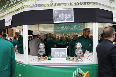 تصاویر/ برپایی چای خانه امام رضا(ع) در حاشیه مراسم بزرگداشت شهدای خدمت
