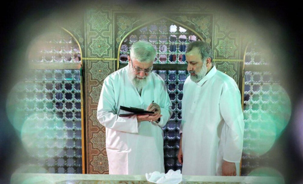 قائد الثورة الإسلامية يعزي باستشهاد رئيس الجمهورية