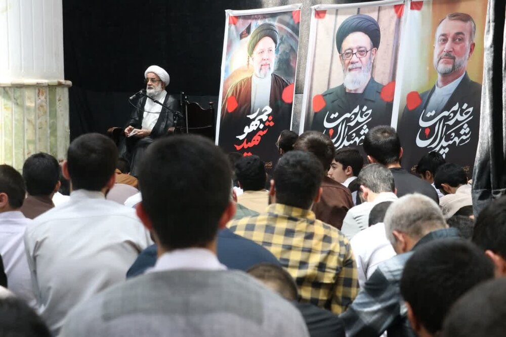 اشک جانسوز طلاب تهران در سوگ شهادت خادمالرضا علیهالسلام+ عکس