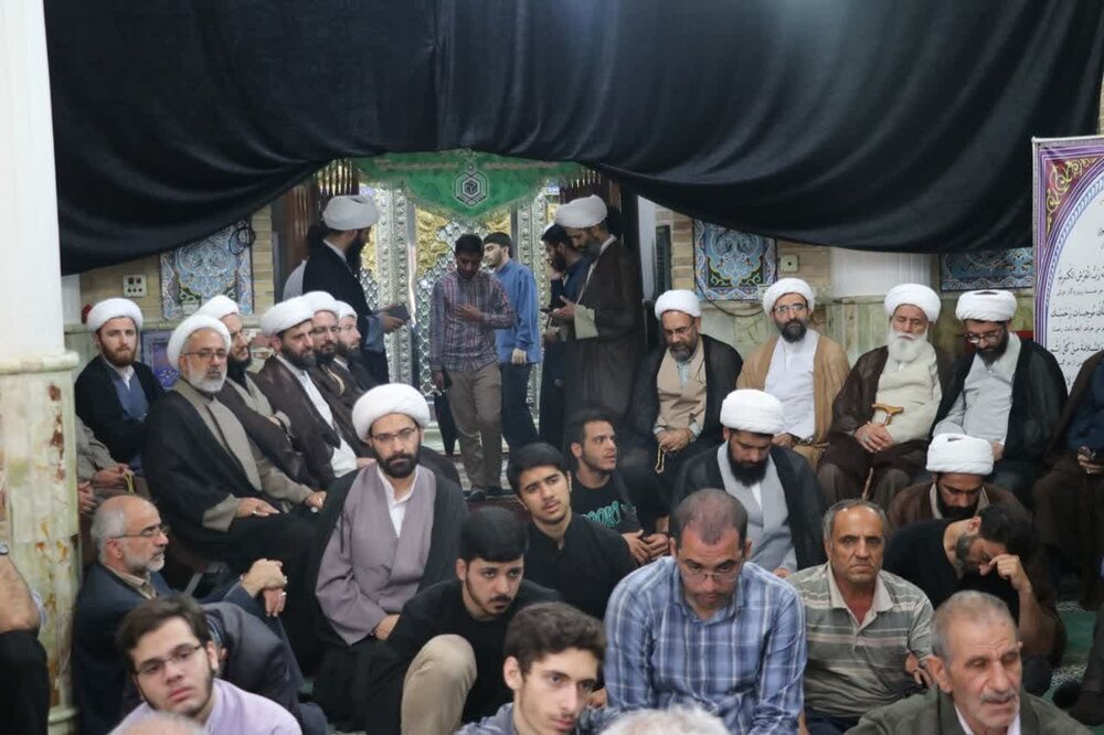 اشک جانسوز طلاب تهران در سوگ شهادت خادمالرضا علیهالسلام+ عکس