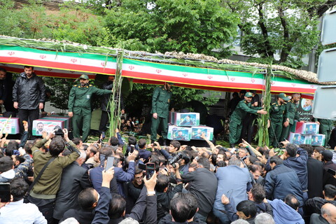 تصاویر/ سنگ تمام تبریزی ها در مراسم بدرقه رئیس جمهور و همراهانش