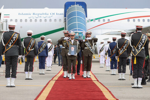 تصاویر/ استقبال از پیکر رئیس جمهور شهید و همراهان در فرودگاه مهرآباد