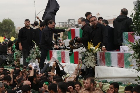 مشاهد من تشييع الشهيد رئيسي ومرافقيه في مدينة قم