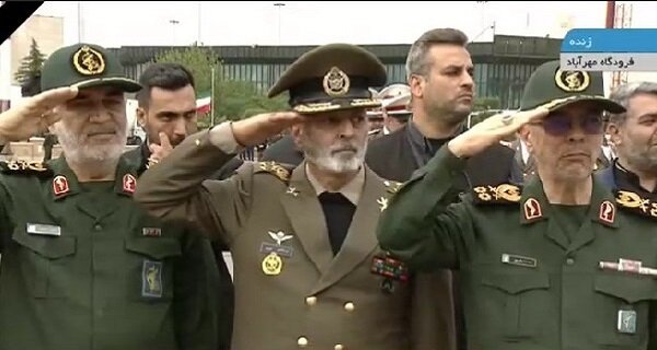 ईरानी राष्ट्रपति और उनके सहयोगियों के शव तेहरान के मेहराबाद हवाई अड्डे पर पहुंचे