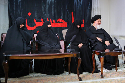 تصاویر/ حضور رهبر انقلاب در منزل رئیس‌جمهور شهید حجت‌الاسلام والمسلمین رئیسی