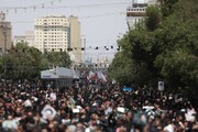 فیلم | وداع مردم مشهد با رئیس جمهور شهید با ندای «ای صفای قلب زارم…»