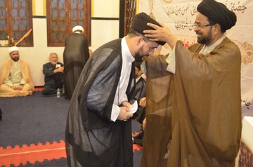 برگزاری مراسم عمامه گذاری همزمان با سوگواری شهدای خدمت در هند