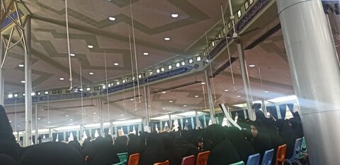 تصاویر/حضور طلاب مدرسه علمیه الزهرا اراک در مراسم بزرگداشت سیدالشهدای خدمت و گرامیداشت حماسه سوم خرداد در مصلی اراک