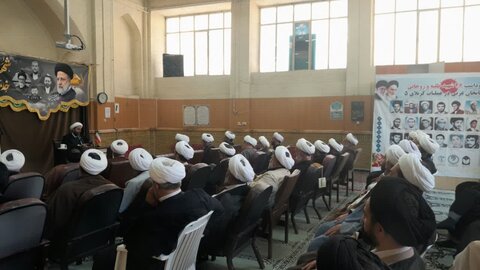 نشست فصلی روحانیون مستقر و امامان محلات آذربایجان غربی