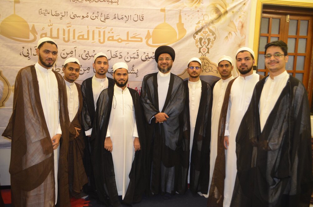 جامعۃ الامام امیر المومنین (ع) نجفی ہاؤس ممبئی میں یاد شہداء کے ہمراہ تقریب عمامہ گزاری کا انعقاد