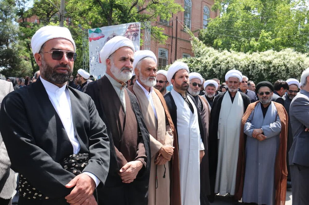 ارومیه و آذربایجان غربی به احترام شهدای خدمت قیام کرد