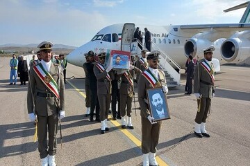 کلیپ| ورود پیکر شهید مالک رحمتی به فرودگاه مراغه