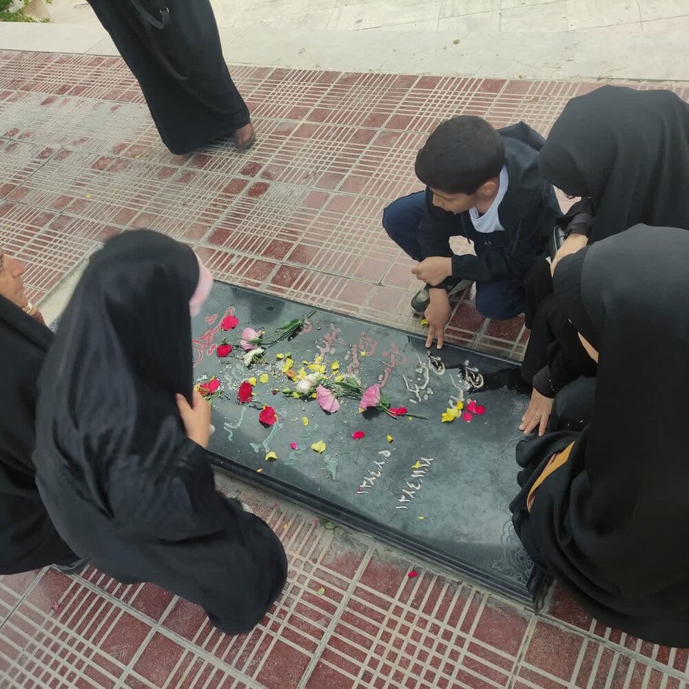 تصاویر/ تجدید میثاق طلاب موسسه آموزش عالی ریحانة النبی (س) اراک با شهدا