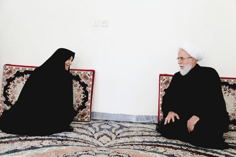 تجلیل امام جمعه کرمانشاه از «شیر زن گیلانغربی»