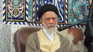 مشکل رفت و آمد نمازگزاران جمعه و امکانات سرمایشی مصلای دیر برطرف شود