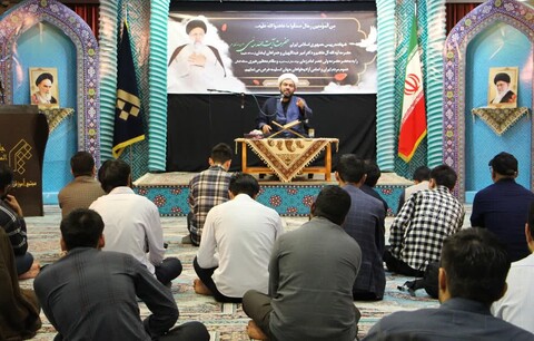 مراسم بزرگداشت شهادت خادم الرضا در جمع طلاب غیرایرانی در اصفهان