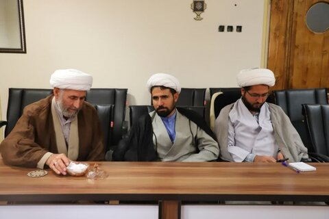 تصاویر/ جلسه مدیر حوزه علمیه کردستان با مبلغین طرح هجرت و طلاب شهرستان قروه