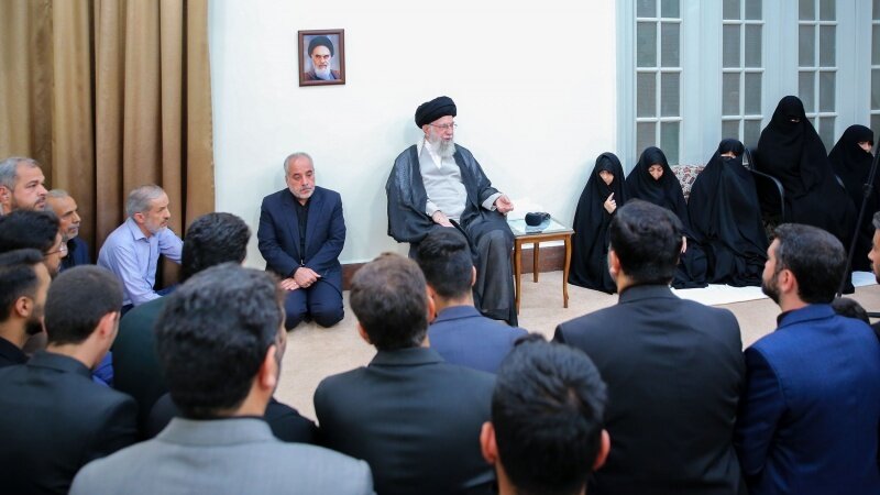 বিশ্ব শহীদ রাইসিকে একজন বিপ্লবী ও গণতান্ত্রিক রাষ্ট্রপতি হিসেবে জানে: ইসলামী বিপ্লবী নেতা ইসলামী বিপ্লবী নেতা আয়াতুল্লাহ আল উজমা খামেনায়ী