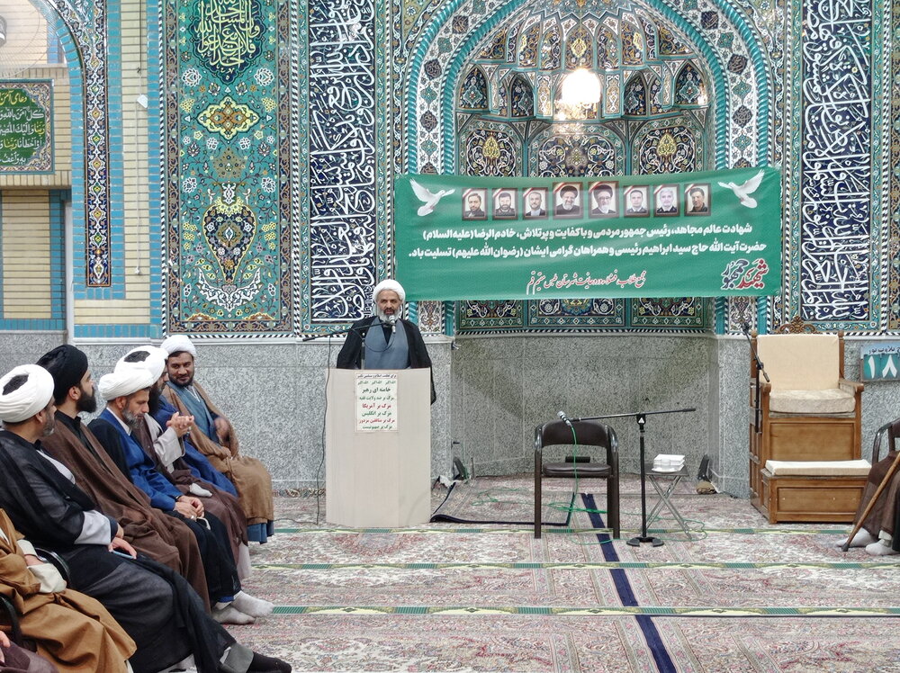 دشمنان از ناراحتی بمیرند و سر خود را به دیوار بکوبند