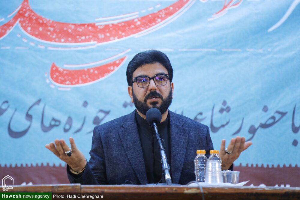 رابطه حوزه علمیه و شعر تقویت شود / شعر و تبلیغ به یکدیگر گره بخورند