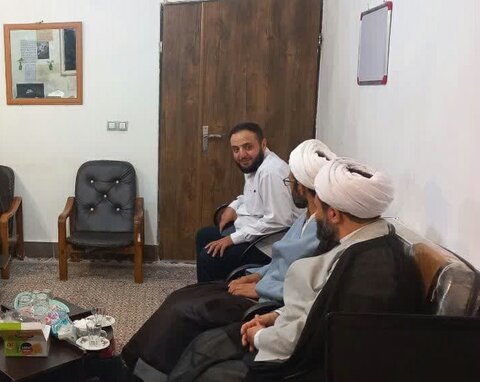 تصاویر/ جلسه مدیر حوزه‌ علمیه کردستان با مدیر مدرسه سفیران هدایت بیجار