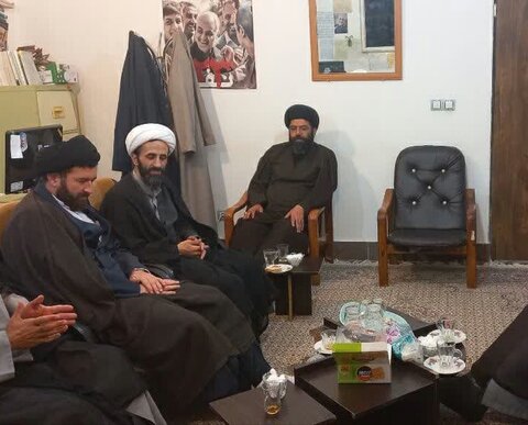 تصاویر/ جلسه مدیر حوزه‌ علمیه کردستان با مدیر مدرسه سفیران هدایت بیجار