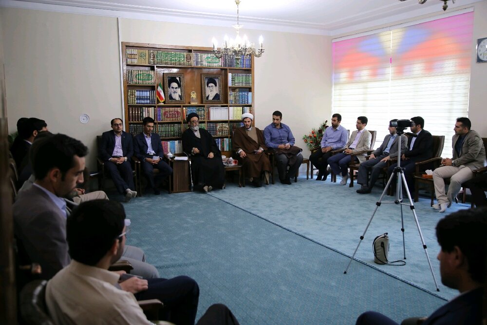 یادداشت رسیده / او خود را امام همه مردم میدانست