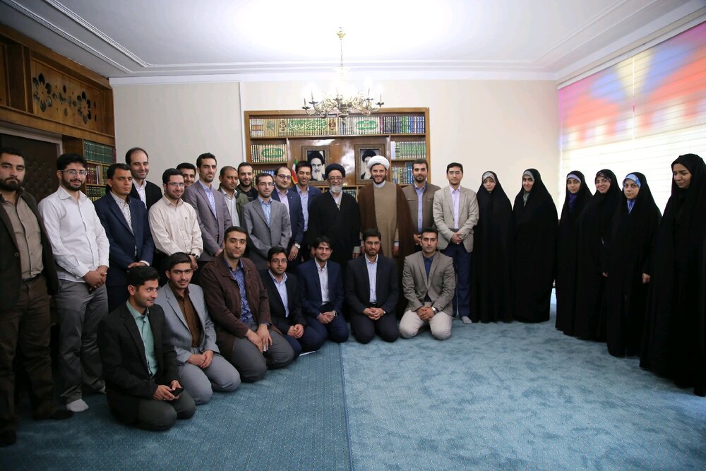 یادداشت رسیده / او خود را امام همه مردم میدانست